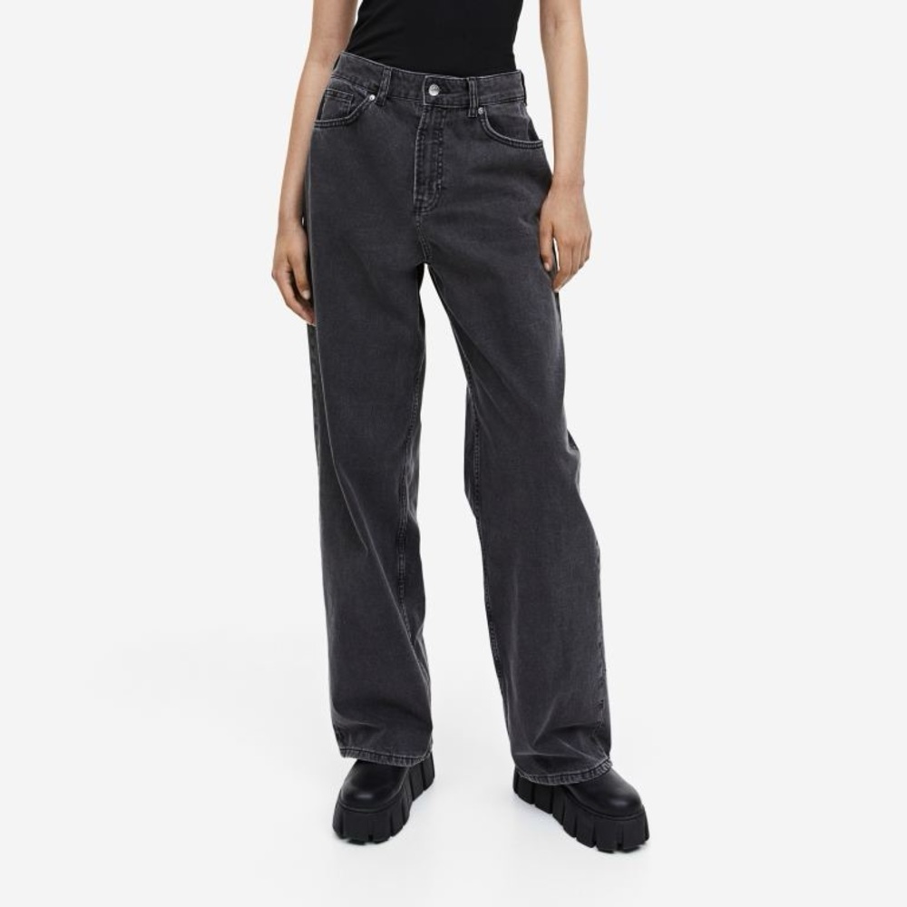 Grey 90s baggy jeans
